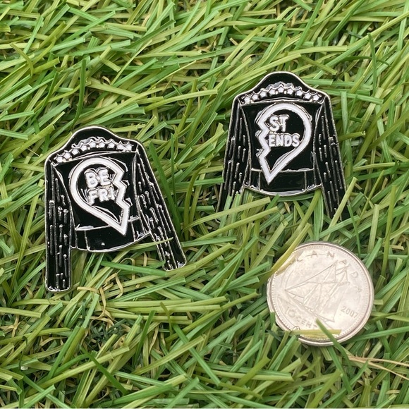 BEST FRIENDS PUNK ROCK LEATHER JACKET ENAMEL PINS #FML130048 - Picture 5 of 5